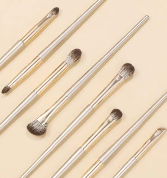Soft-bristle eyeshadow brush