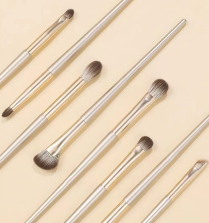 Soft-bristle eyeshadow brush