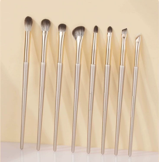 Soft-bristle eyeshadow brush